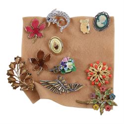Gold locket and fine chain, both 9ct, pair of silver clip-on earrings and a collection of costume jewellery and watches