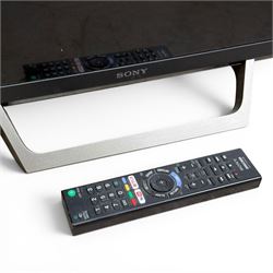 Sony 32'' KDL-32WE613 television with remote
