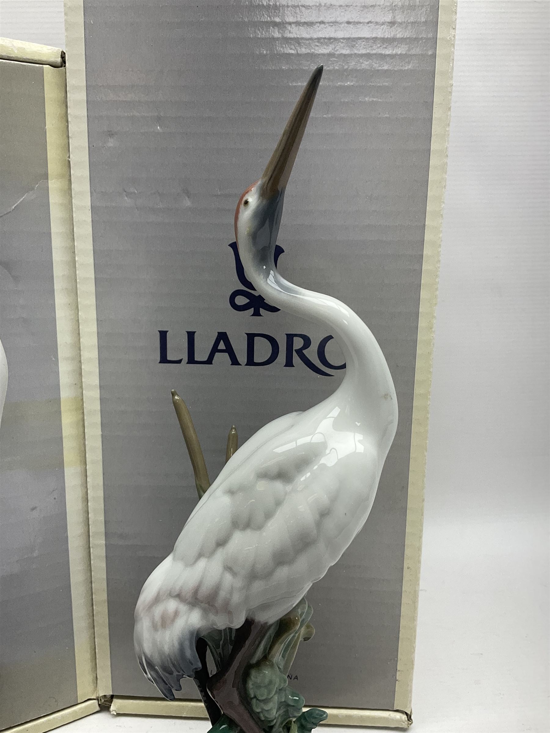 Two boxed Lladro figures, comprising courting cranes no 1611 and dancing crane no 1614, both with original boxes 