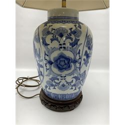 Chinese blue and white table lamp of baluster form, decorated with birds and floral displays, on hardwood base with shade, H78cm