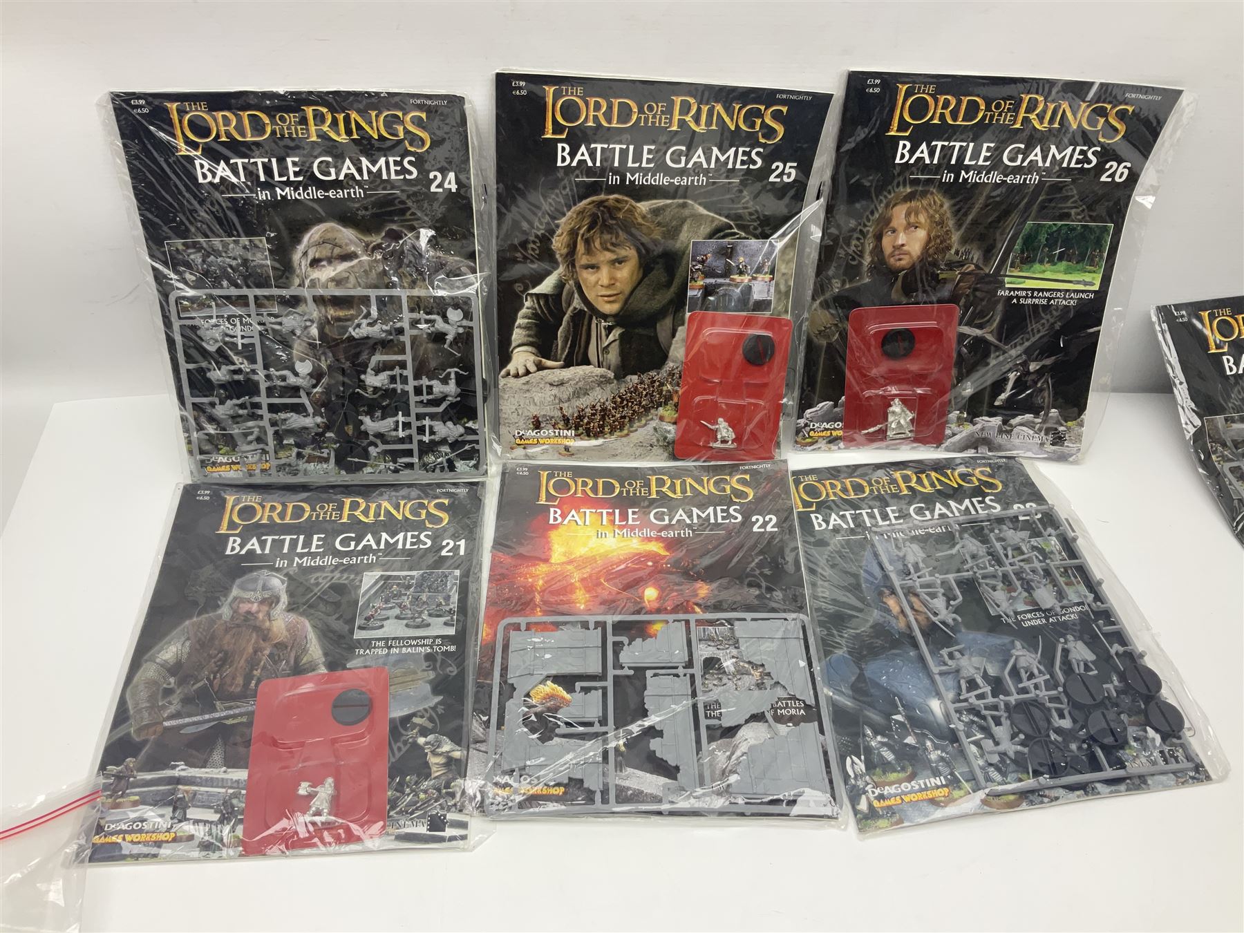 DeAgostini Lord of the Rings Battle Games in Middle-Earth magazines, issues 1 - 28 (lacking no.2), with models, all but one unopened, unbuilt and unpainted (27)