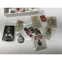 Canadian metal and cloth badges, including Princess Patricias Canadian Light Infantry, Ontario Regiment, 29th Waterloo Regiment, Grenadier Guards, Logistics, Combined Services, Saskatchewan Dragoons, Irish Regiment of Canada, Sakatoon Light Infantry etc
