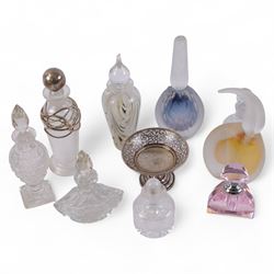 Silver pedestal bonbon dish, of circular form with pierced sides, hallmarked, together wit...