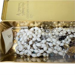 9ct gold cameo pendant and a collection of costume jewellery