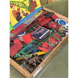 Mixed set of vintage Meccano in pine box. - COLLECTION BY APPOINTMENT FROM: The White House, Thirsk Road, Easingwold, York, YO61 3NF - CALL 01723 507111 TO ARRANGE