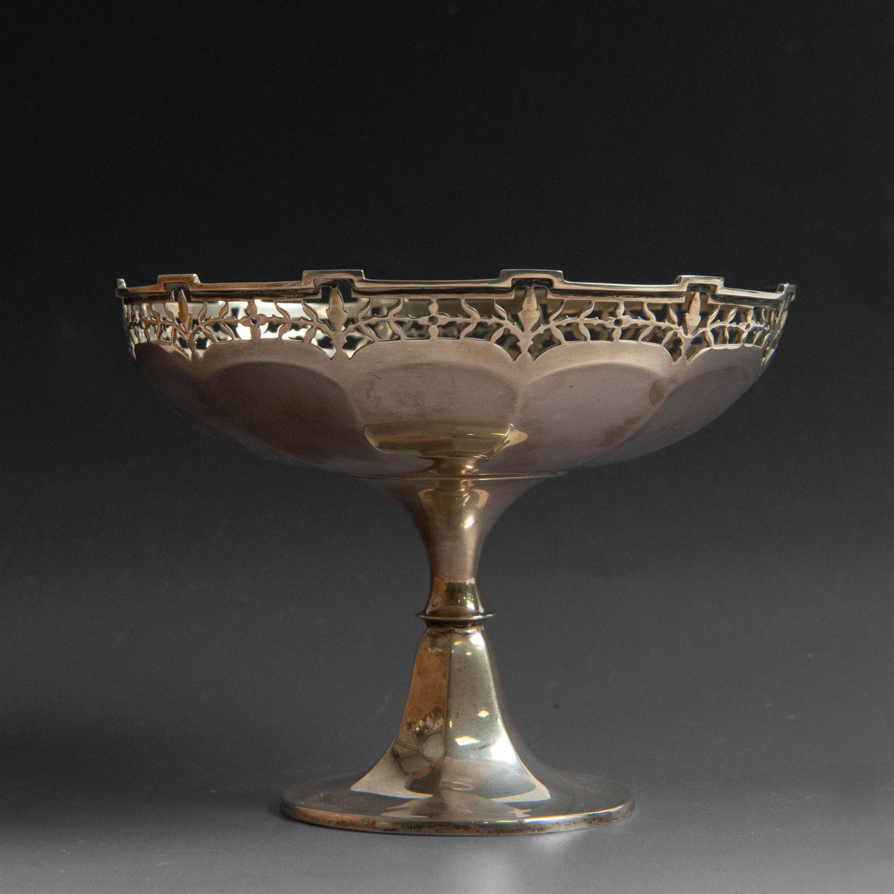 Early 20th century silver tazza, the bowl of circular form with pierced foliate border, upon and knopped stem and circular foot, hallmarked 	Marcus Beaver, Birmingham 1913, H11cm, D15cm