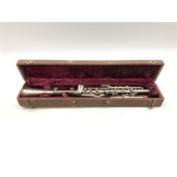 Holton Elkhorn Collegiate silver plated two-piece clarinet No.203444 L68cm; cased