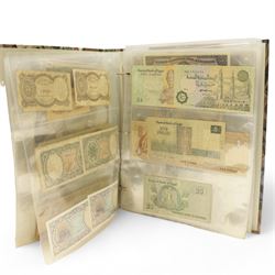 World banknotes, including Afghanistan, Australia, Morocco, Cyprus, Egypt, France pre-Euro, India etc, housed in a ring binder folder