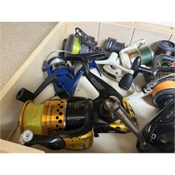 Collection of mostly sea fishing reels, including Mitchell Riptide, Shakespeare Sea Wolf, Daiwa Sealine, Abu Garcia Ambassadeur XLT 1 Synchro , in two boxes