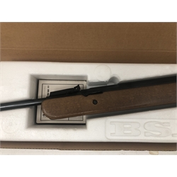  BSA Airsporter Mk 6 .22 break action air rifle L111cm, in original box with packaging, instructions, oil and targets with stand, As post 1939 air weapon the restrictions of the Crime Reduction Act apply to the sale and delivery of this item   