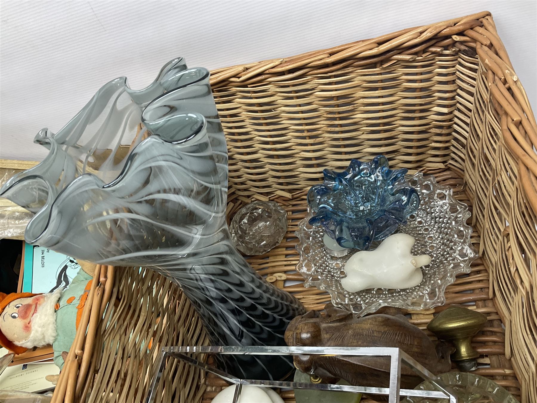 Indian tree tea wares, a quantity of diecast vehicles, glass vase and cover, Daler Rowney Easel in case and other collectables 