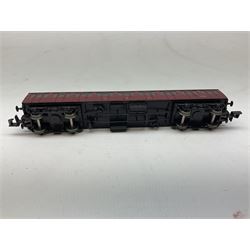 Graham Farish by Bachmann 'N' gauge - Stanier composite first & second coach, Stanier brake second coach, MK1 suburban composite coach and suburban 57ft brake end coach and four wagons (6)