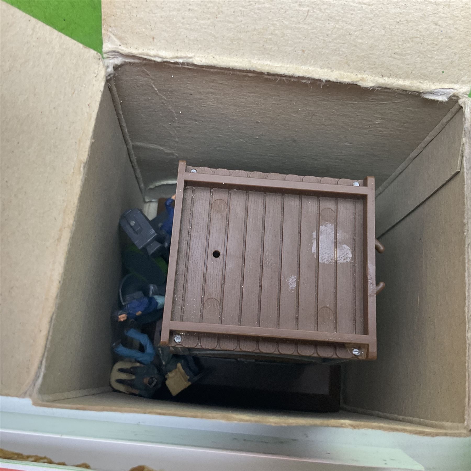 Subbuteo - Club Edition Gift Set, Scoreboard 61158, Outside Broadcast Unit 61208, TV Tower C110, part-set light weight team and further associated figures, accessories etc 