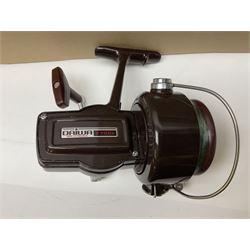 Daiwa 7700A fishing real, together with ice skate blades, pen nibs and other collectables 