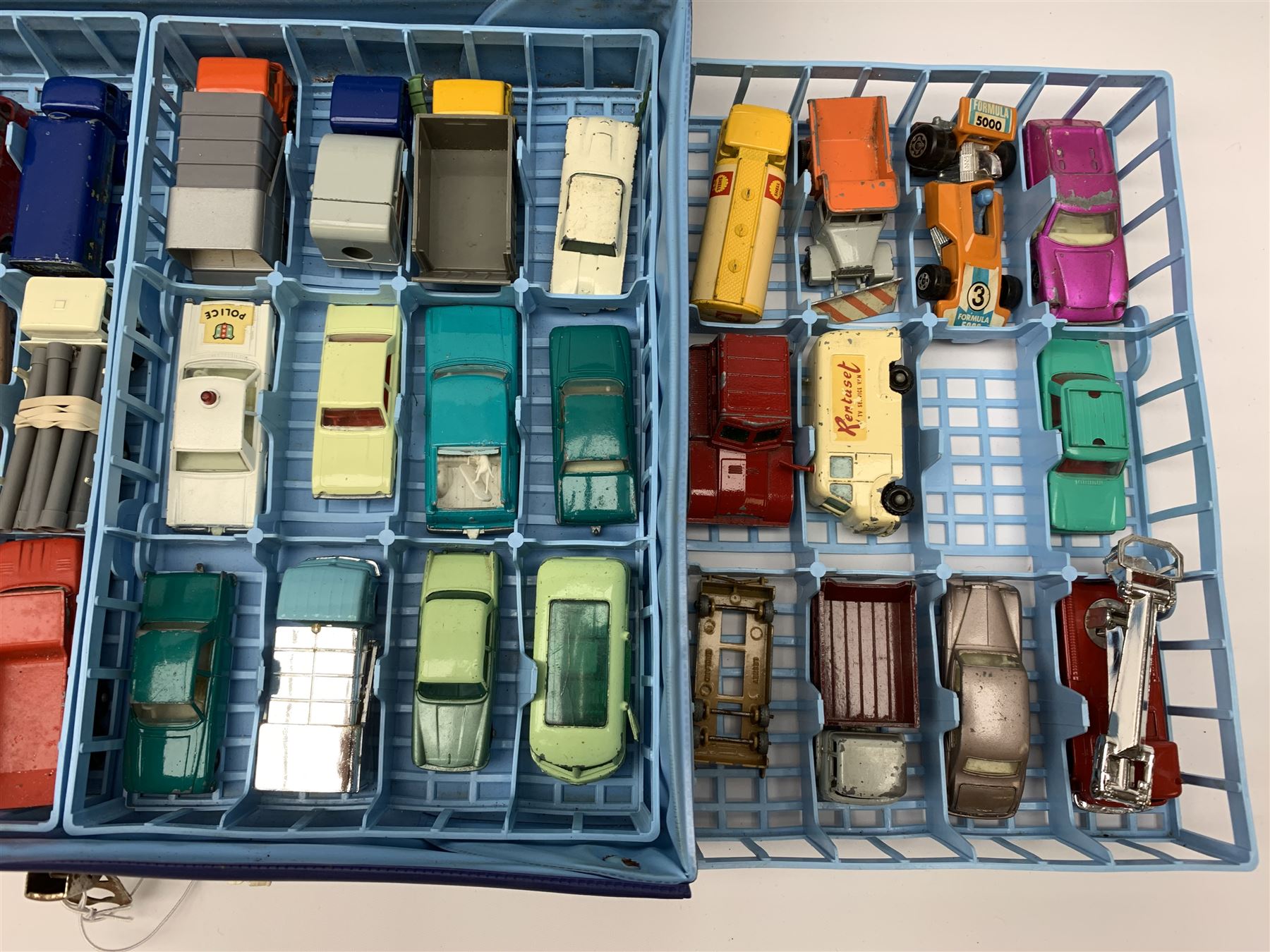 Matchbox Series 41 Collectors case containing four liftout plastic