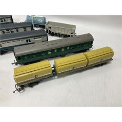 Hornby/Tri-Ang ‘00’ gauge - eight various coaches and eighteen goods wagons; all unboxed (26)