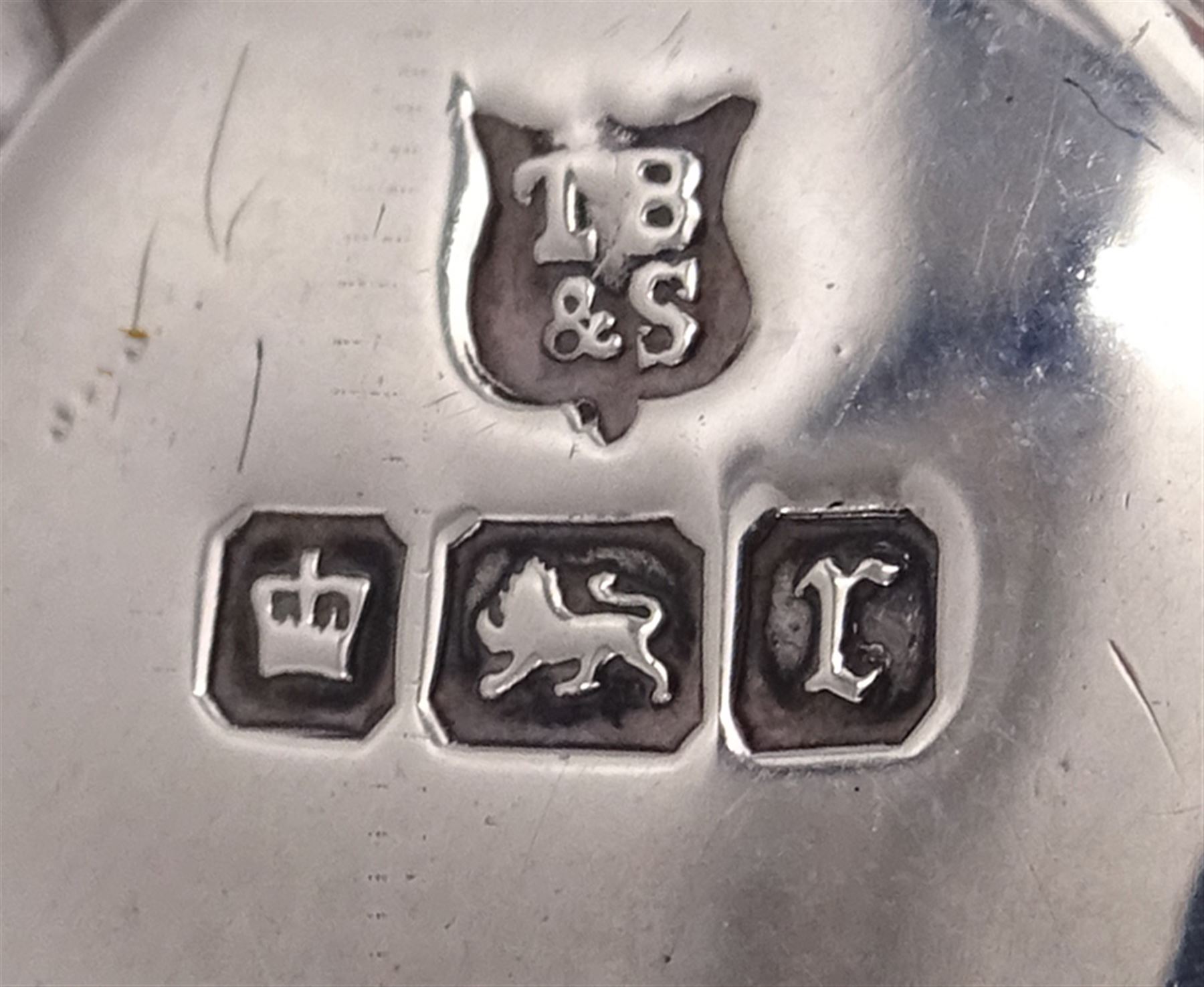 Edwardian silver caddy spoon, in the form of a jockeys cap, with embossed decoration and blank shield shaped cartouche, hallmarked Thomas Bradbury & Sons Ltd, Sheffield 1909, L5.3cm