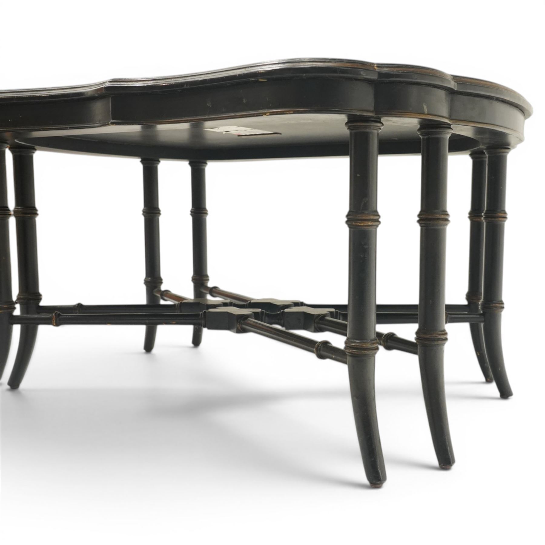 Ethan Allen - Victorian design black lacquered and parcel-gilt papier-mâché style coffee table, shaped rectangular tray top decorated with traditional chinoiserie gilt patterns and border, raised on ring-turned simulated bamboo supports united by double X-stretcher