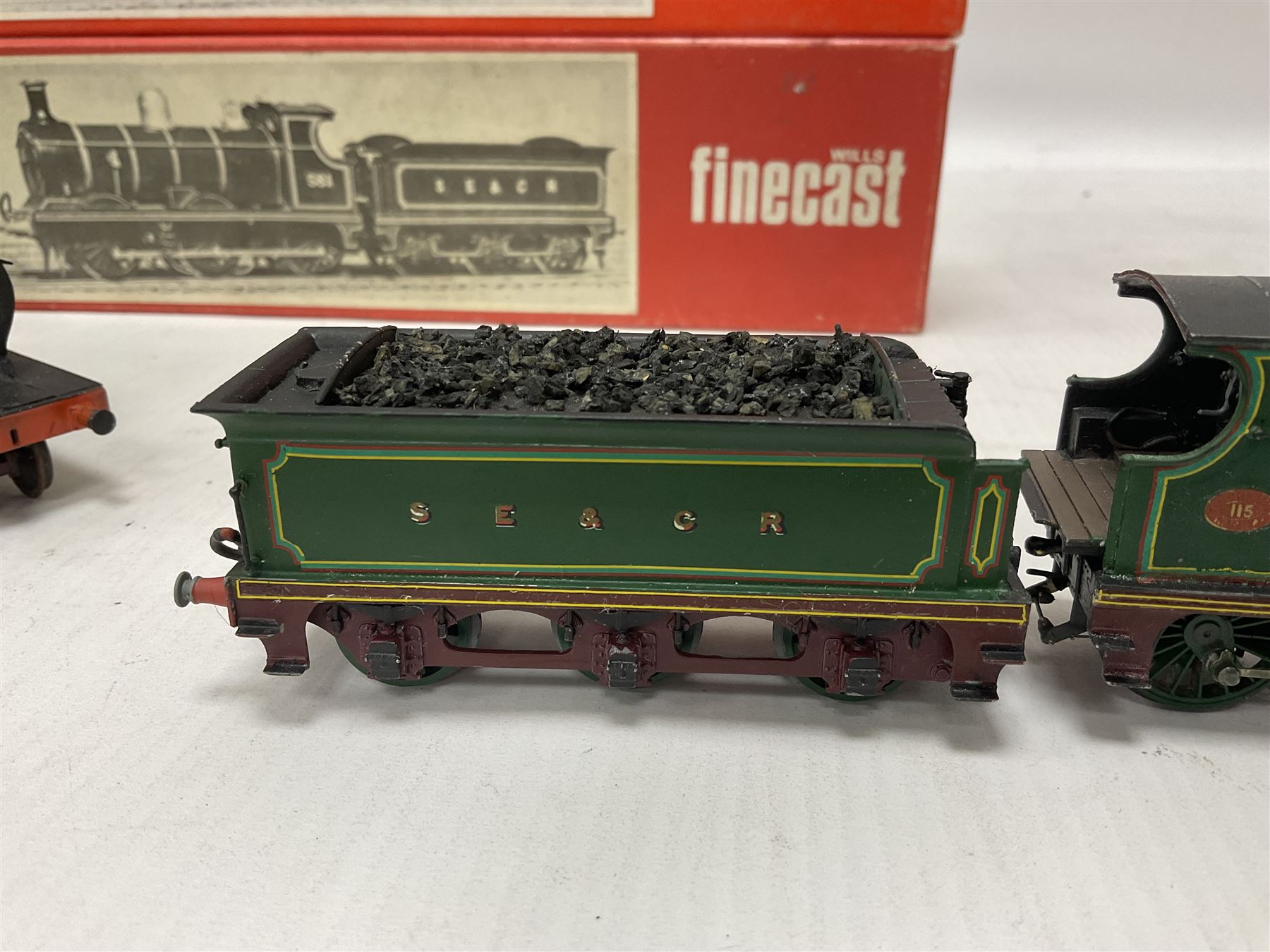 ‘00’ gauge - two kit built locomotive and tenders comprising SR Wainwright Class C 4-4-0 no.115 finished in SE&CR green; SR Wainwright Class D 4-4-0 no.31750 finished in BR black; both with Wills Finecast boxes (2) 