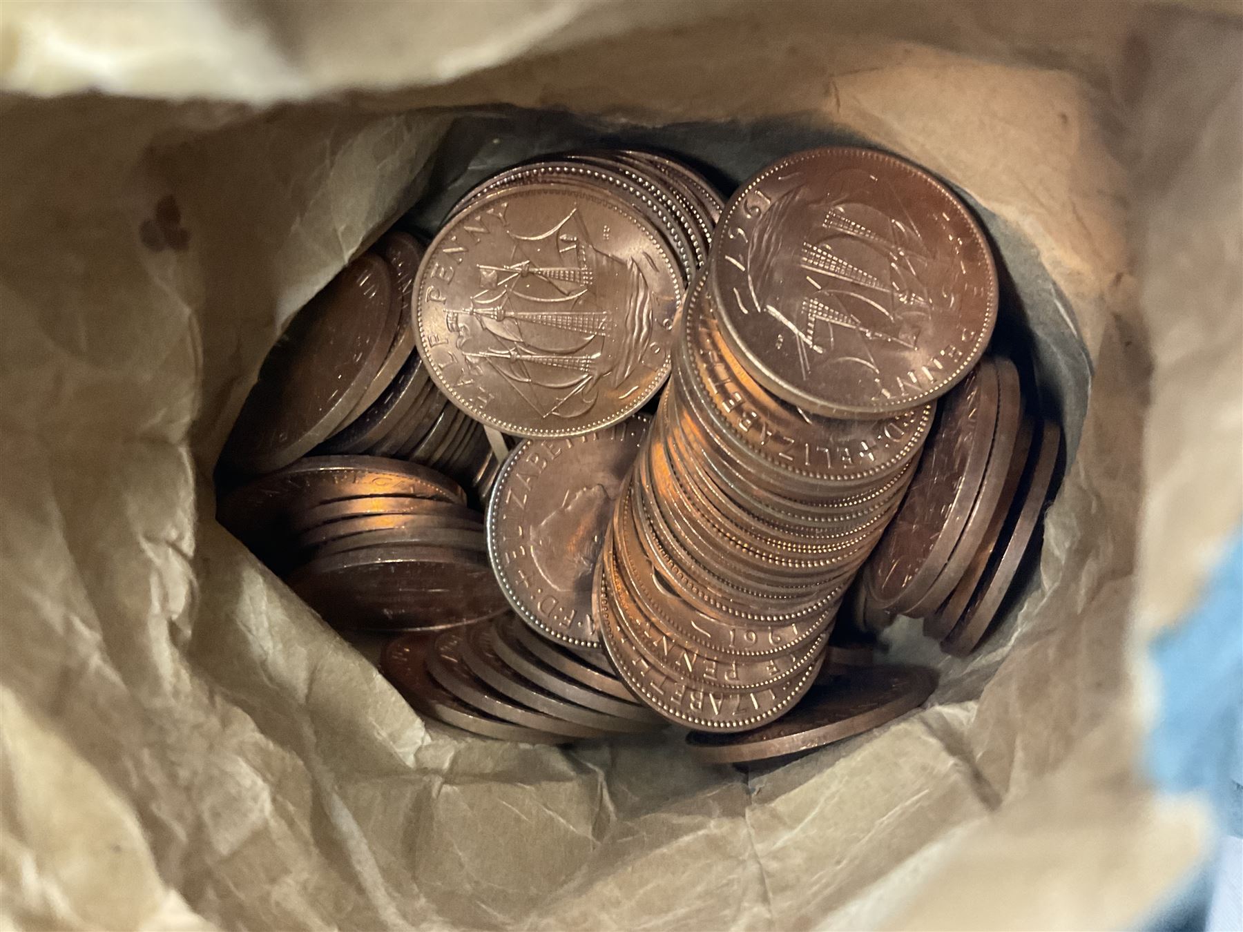 Great British and World coins, including pre-decimal pennies and half pennies, other pre-decimal coins, commemorative crowns, Euro coinage, United States of America one dollar banknotes etc