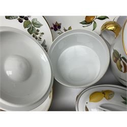 Royal Worcester Evesham pattern ceramics, including twin handled pot, oven dishes, pie dishes, bowls, jugs, etc together with other Royal Worcester ceramics 