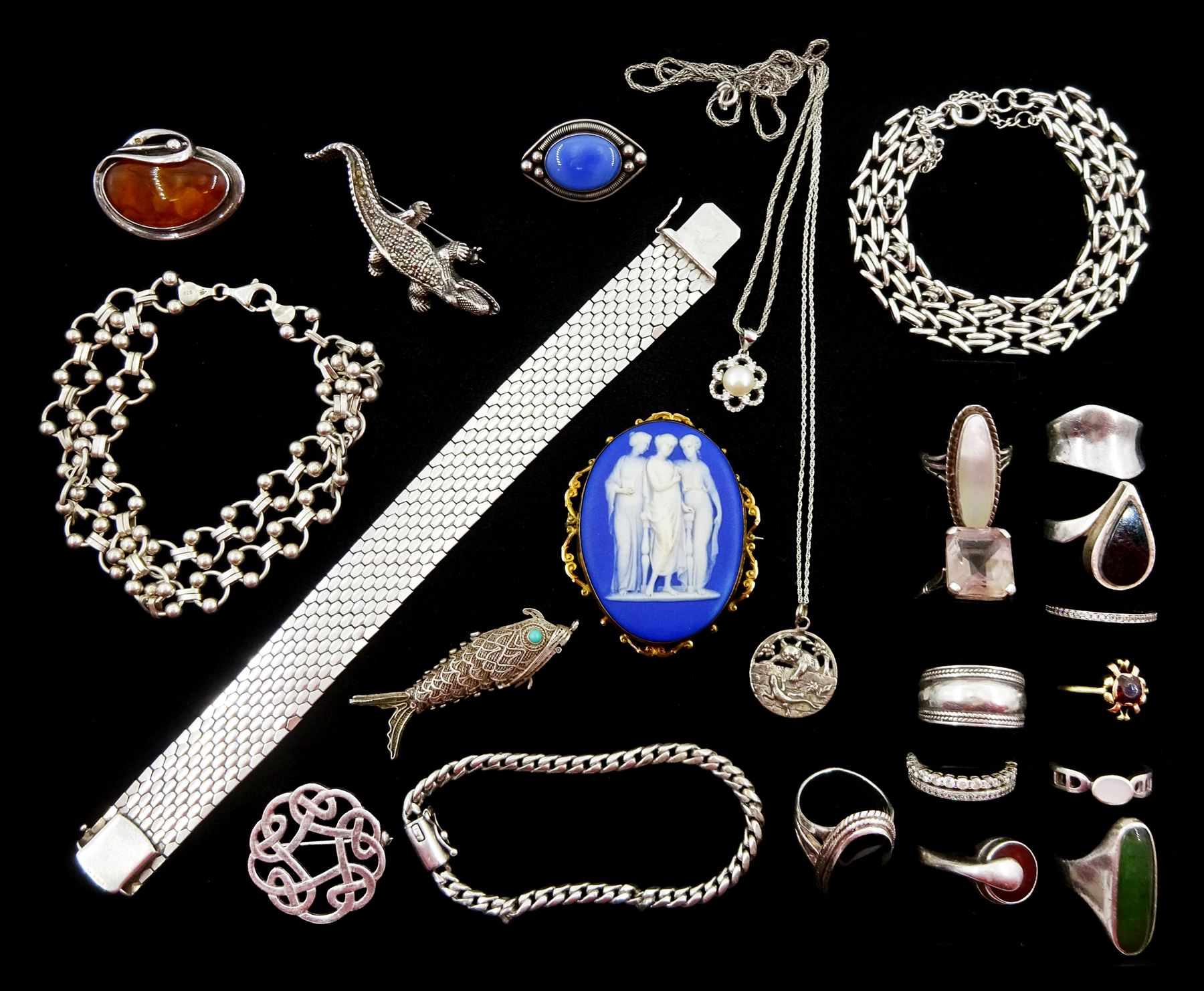 9ct gold Wedgewood brooch, silver jewellery including fancy link bracelets, marcasite lizard brooch, stone set rings, amber brooch and a 14ct gold garnet ring