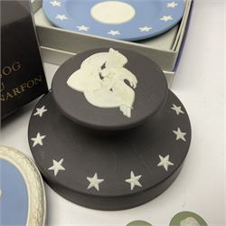 Collection of Wedgwood Jasperware, to include black Eisenhower Bust, two black basalt paperweights, one depicting an eagle and one depicting Julius Caesar, a blue Zodiac plate, Man on the Moon commemorative plate, American Independence Bicentennial plate and Royal commemorative ware, etc, all with impressed marks beneath, some with boxes