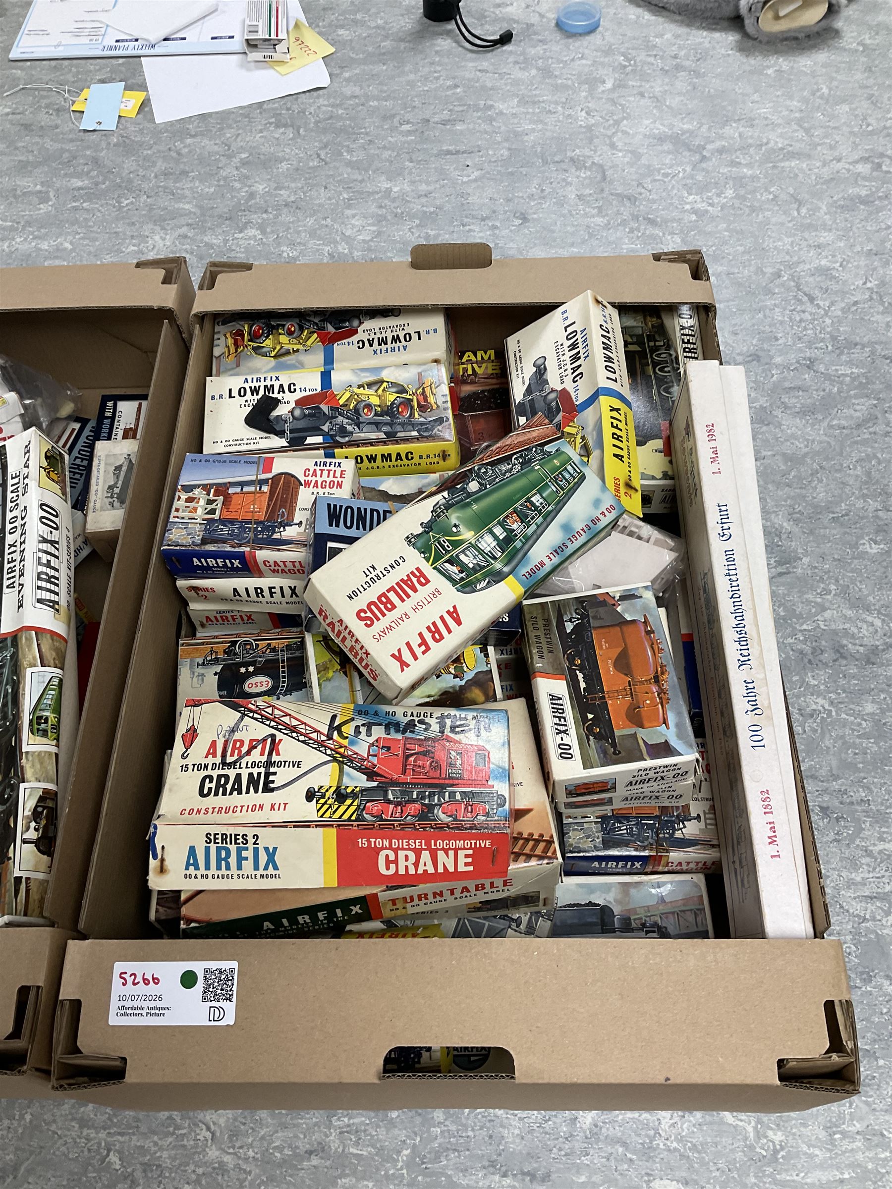 Collection of model trains and accessories including Airfix and Peco, mostly boxed variously incomplete