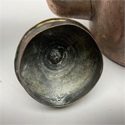 Engraved copper kettle, with Baden Powell Mafeking decoration with union jack flags, with finial modeled as Baden Powell, H31cm