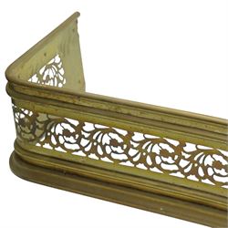 19th century brass fire curb of serpentine outline with pierced decoration W153cm