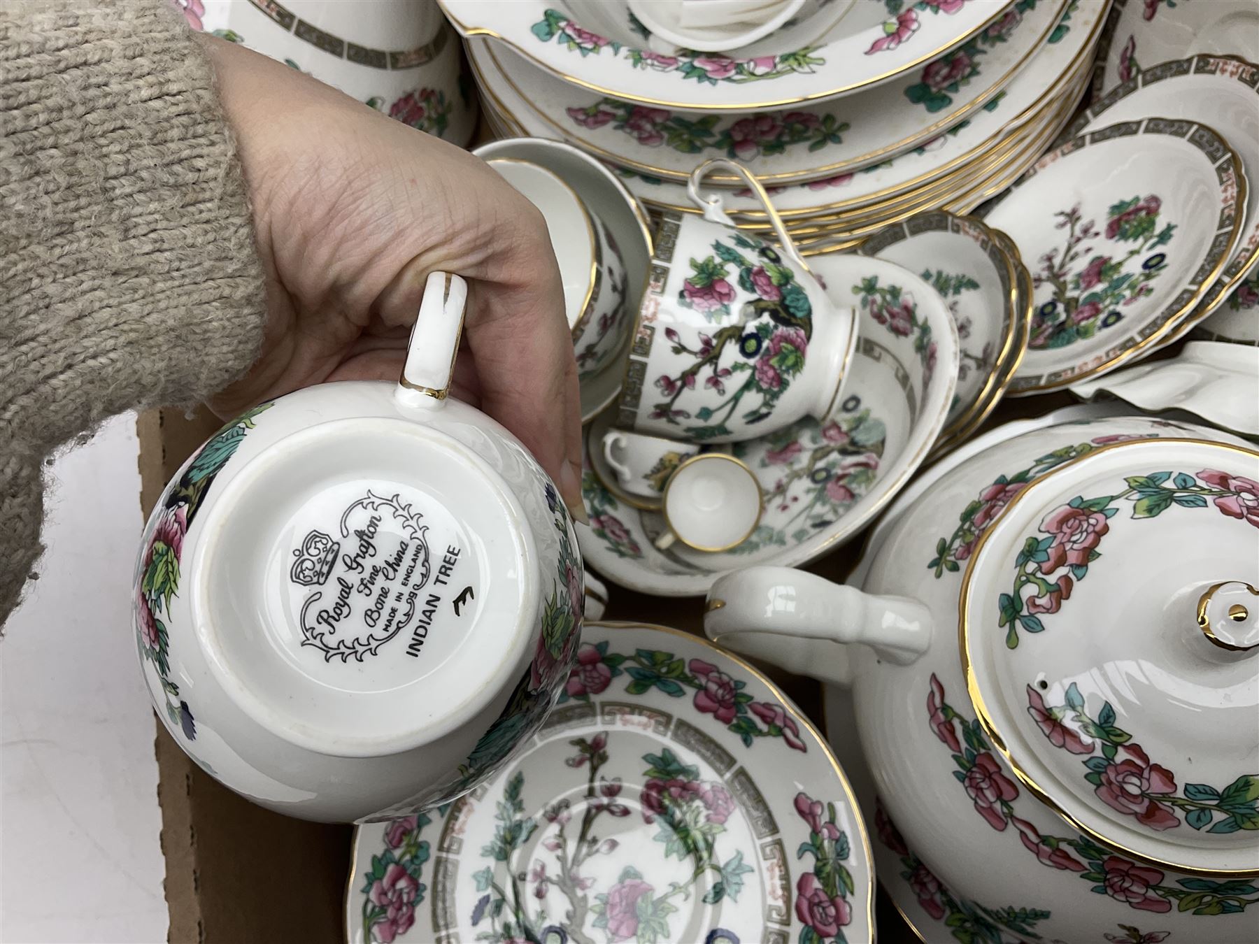 Large quantity of ceramics to include Royal Grafton Indian Tree pattern part tea and dinner service,
Bing & Grondahl bell, Aynsley Gold Orchard, Royal Worcester, Imari style, blue and white vases and plates, Staffordshire style dog, tea wares, boxed The Leonardo Collection 40th anniversary teacups and saucers  set etc