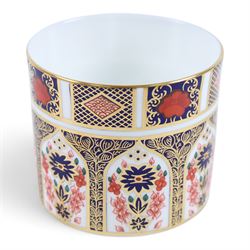 Royal Crown Derby Old Imari 1128 pattern teapot, sugar bowl and milk jug, teapot H20cm