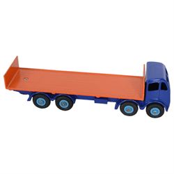 Two Meccano Dinky Supertoys diecast models, comprising Foden Flat Truck with Tailboard no. 903, in blue and orange finish, and Foden Flat Truck with chains, in green finish, both boxed, no. 905 in dual numbered box