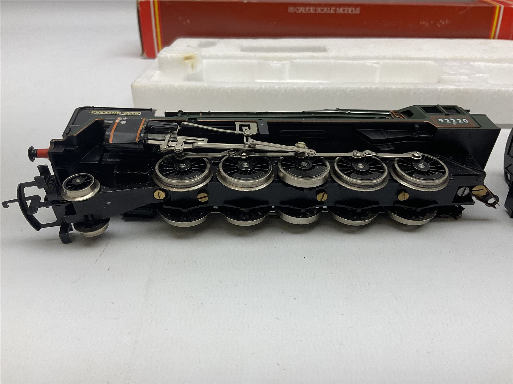 Hornby '00' gauge - Class 9F 2-10-0 locomotive 'Evening Star' No.92220; Standard Class 7P6F locomotive 'Britannia' No.70000; both boxed; and 4-6-2 locomotive 'Flying Scotsman' No.4472; in box base only with slip-case (3)