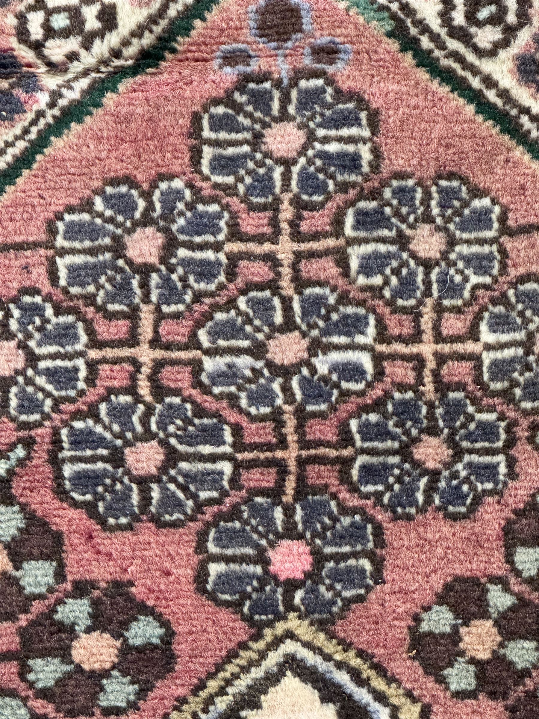 Persian design ivory ground rug, pale rose floral medallion with surrounding foliate decoration