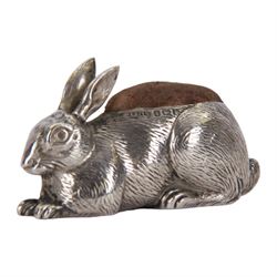 Edwardian silver novelty pin cushion, modelled as a hare, hallmarked Adie & Lovekin Ltd, Birmingham 1908, L6.5cm