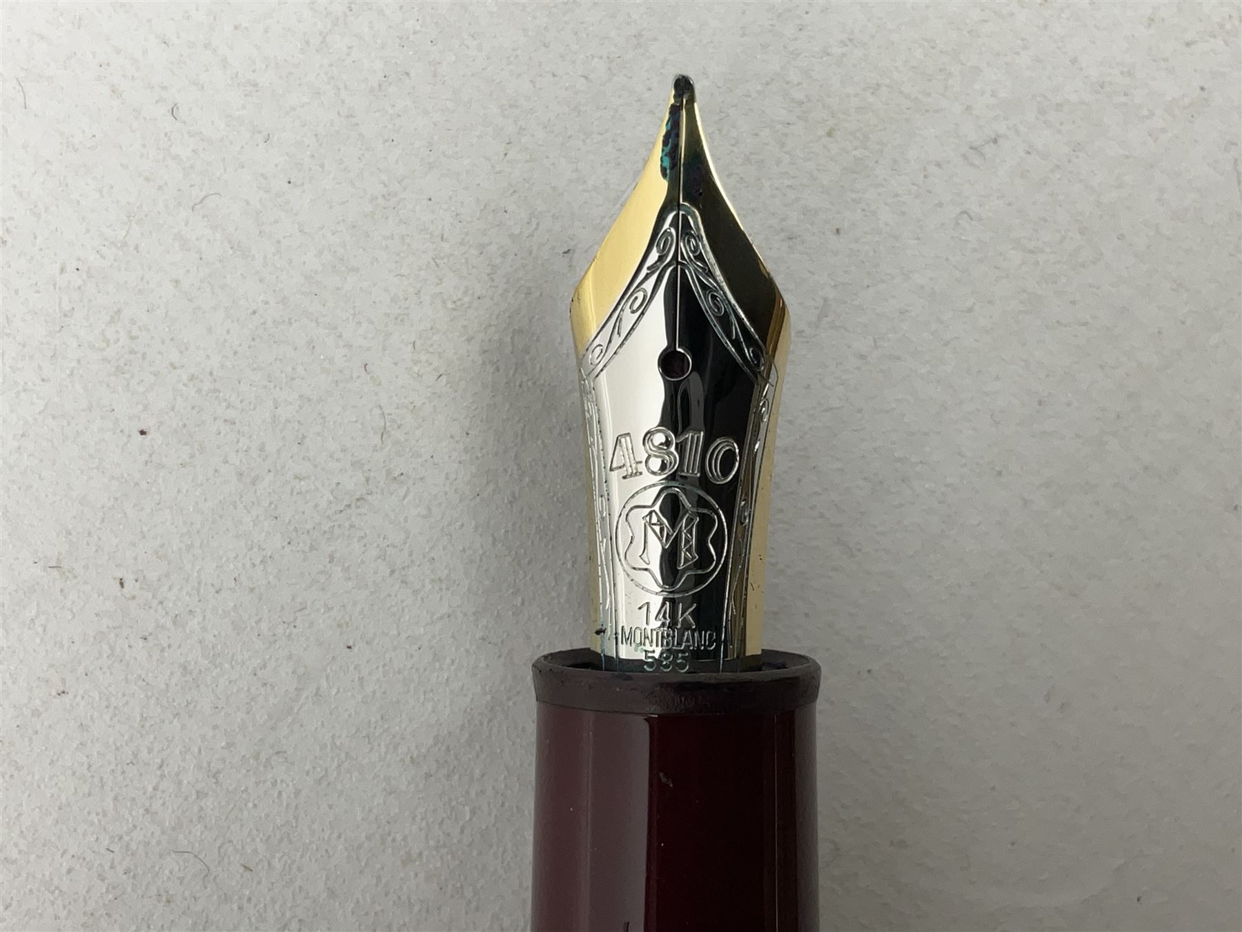 Mont Blanc Meisterstuck fountain pen, the burgundy lacquer body with