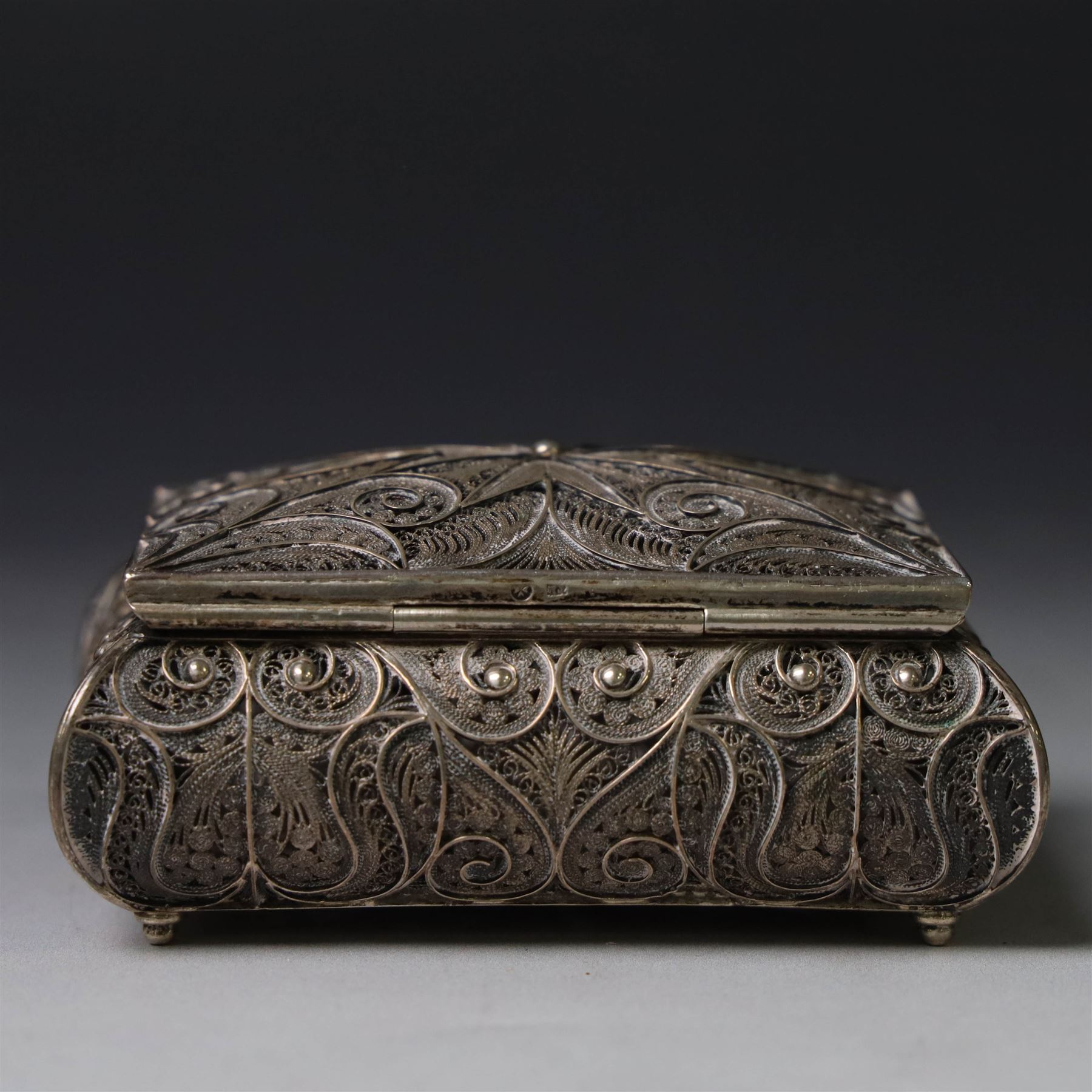 Persian silver filigree trinket box, H3.5cm, W9cm