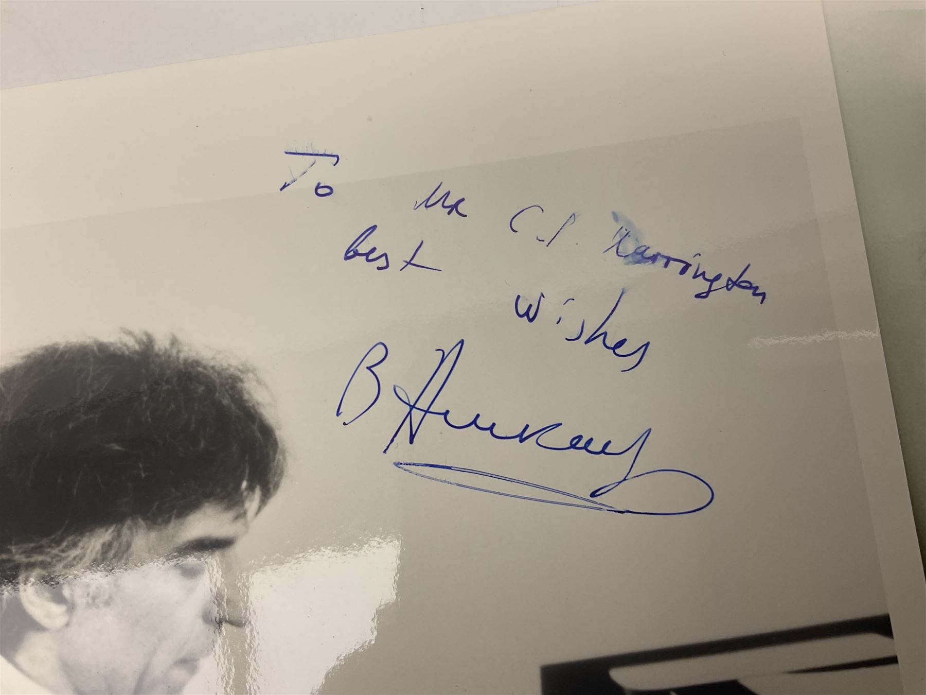 Collection of autographs, to include Mia Farrow, Rowan Atkinson, Tom Kite, Corey Pavin, Craig Stadler, Vladimir Ashkenazy etc 