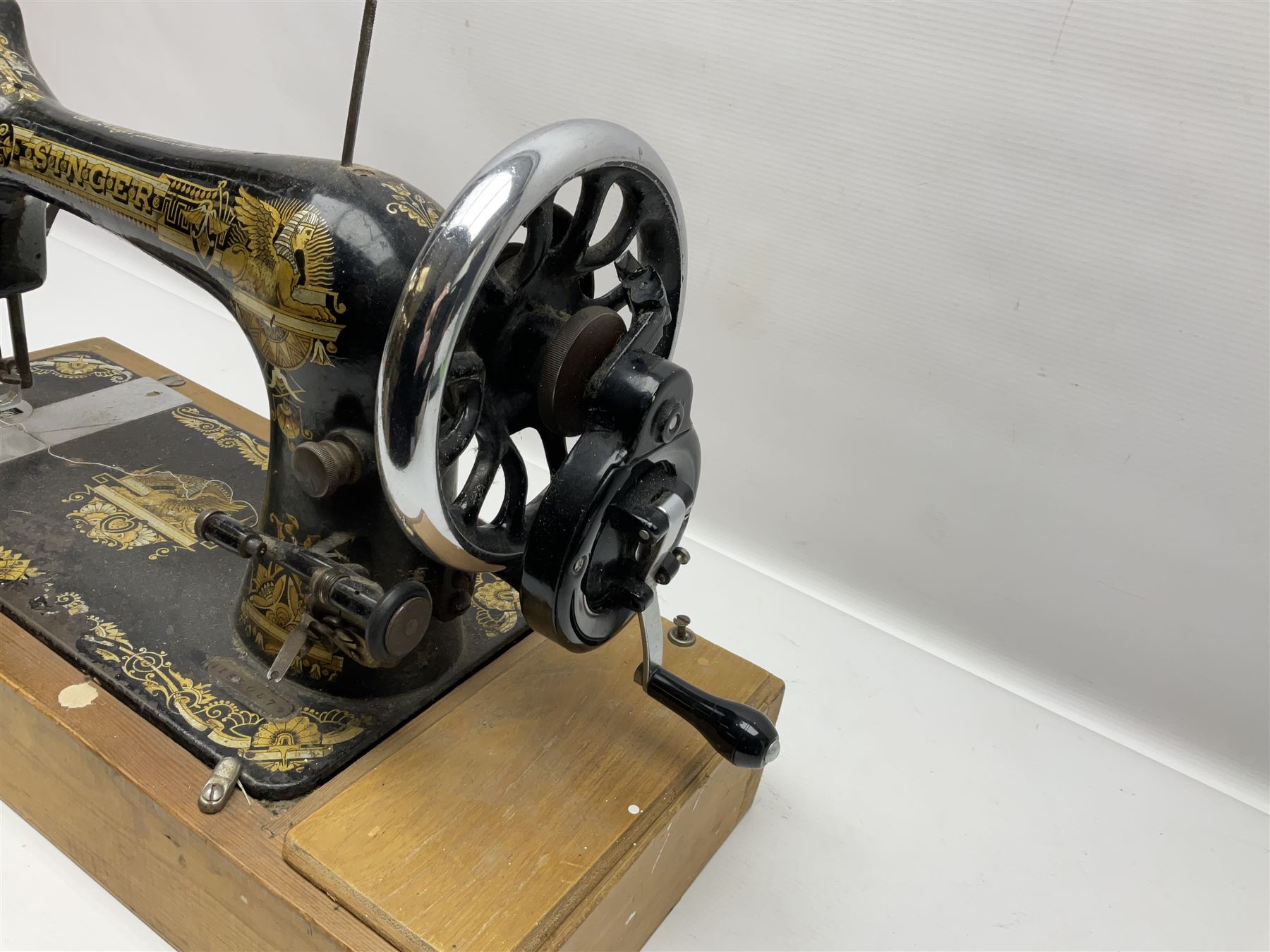 Singer sewing machine, serial no 1155087, H29cm