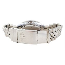 Heuer Professional gentleman's stainless steel quartz wristwatch, Ref. 980.043, black dial with luminous Arabic hour markers and date aperture, on stainless steel bracelet, with fold-over clasp