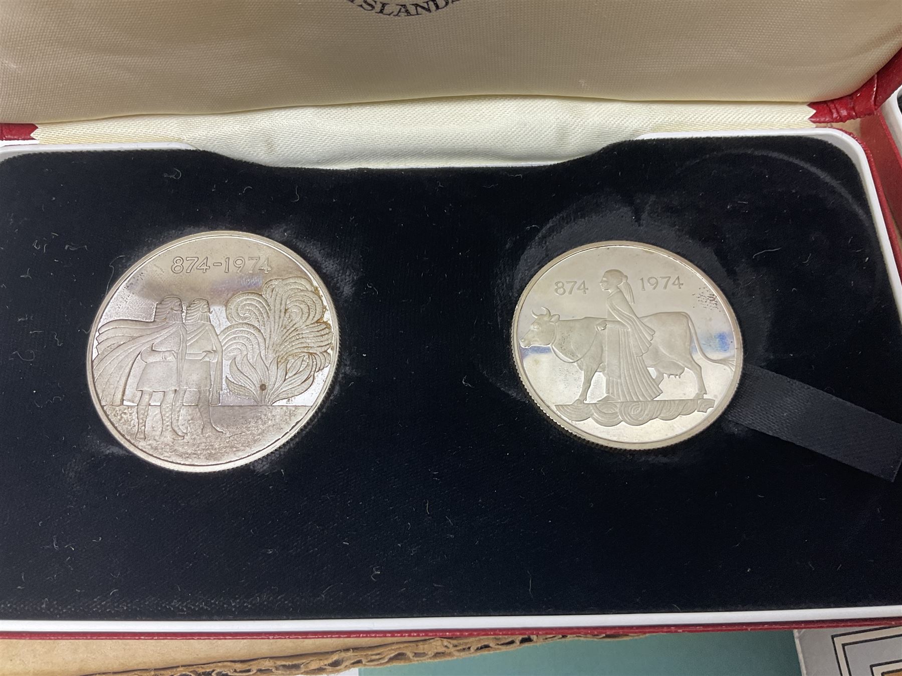 Coins including two King George VI 1951 Festival of Britain crowns each in green case, various other commemorative crowns, two Iceland '874-1974' two coin sets both in original red cases etc