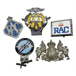 Four car badges, comprising two RAC, AA and a Morgan Sports Car Club example, together with a Royal Coat of Arms plaque (5)