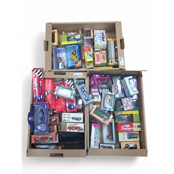 Collection of boxed diecast vehicles, including Triang Minic Ship, Corgi, Vanguards, Dinky...