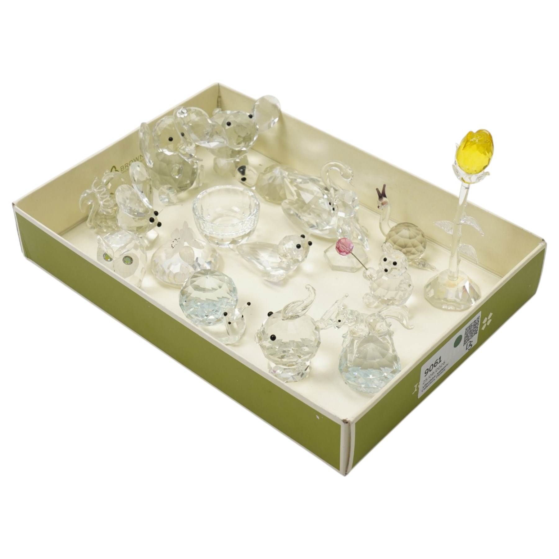 Seventeen Swarovski crystal figures (17)