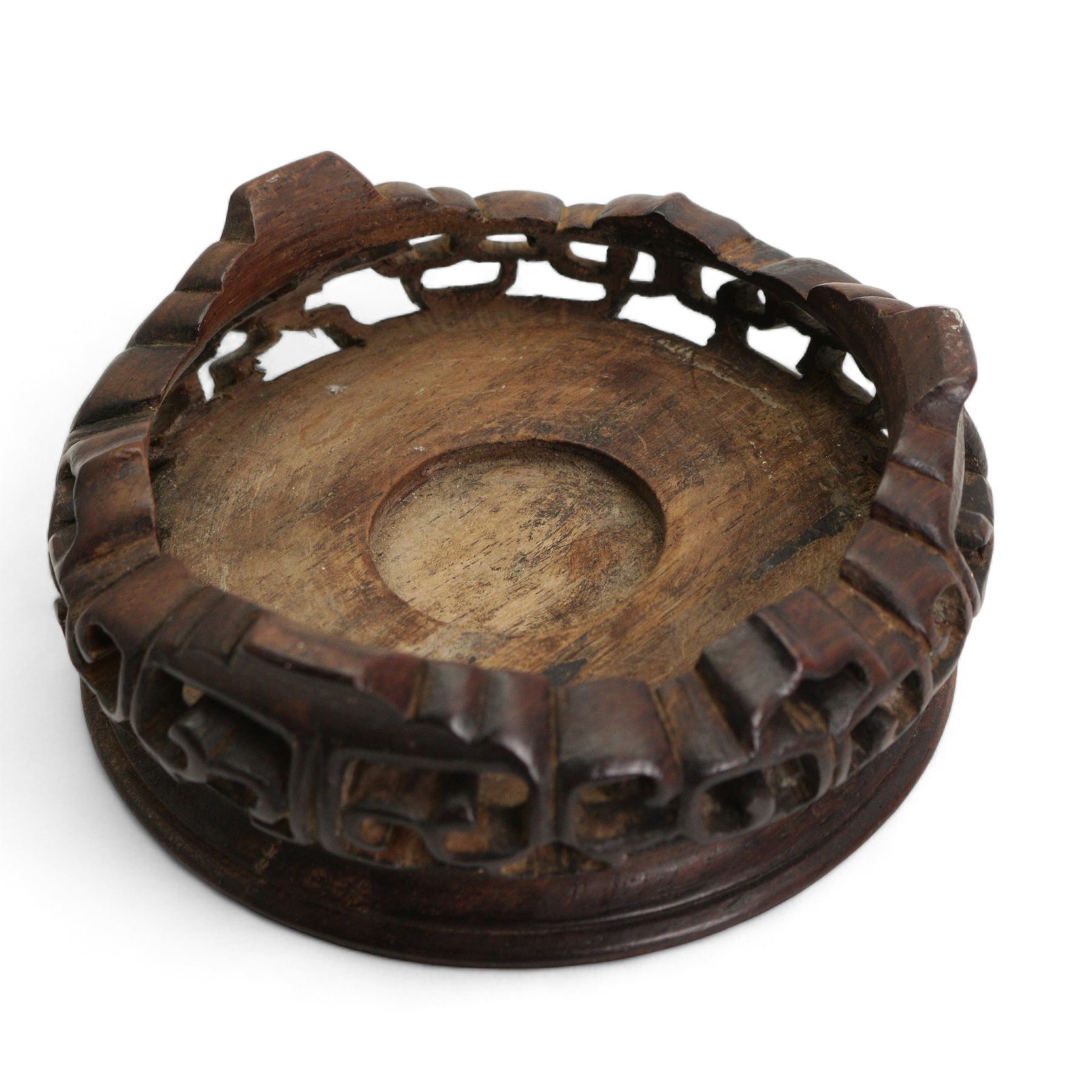 Chinese porcelain famille rose bowl, depicting female figures in a boat, one female seated offering a Lingzhi and a seated female holding out a Ruyi sceptre, against a Anhua ground, the interior with turquoise glaze, red Jiaqing (1796-1820) seal mark beneath, on hardwood stand, D17cm 