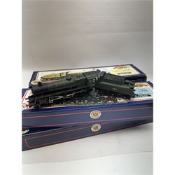 Four Bachmann Branch Line ‘00’ gauge locomotives, comprising three Thompson B1 Class 4-6-0 examples, 31701A no. 61399 in BR lined black livery with late emblem, 31702 no. 61354 in BR black livery, 31702A no. 61132 in BR lined black livery with late crest and a BR Standard Class 4 4-6-0 Double Chimney no. 75023 in green livery, all boxed 