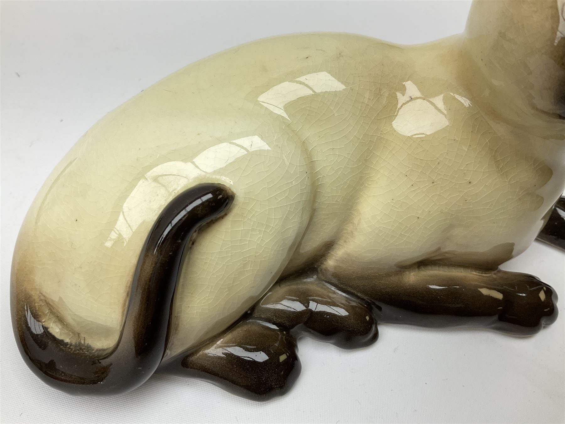 Beswick figures to include, english setter 'Bayldone Baronet', model no 973, collie, model no 1791, sheepdog, model no 1792, black labrador, model no 1548, Irish red setter, model no 966, Connoisseur Beagle on a wooden plinth 1933B, frog in cream matt, model no 368, etc 