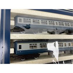 Hornby '00' gauge - LNER green 4-6-2 locomotive 'Flying Scotsman' No.4472 with tender and additional water tender in blue/grey; unboxed; together with The Flying Scotsman Limited Presentation Edition pack of three BR Mk.2A open and brake coaches; boxed