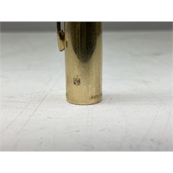 9ct gold propelling pencil with engine turned decoration and vacant cartouche, by S J Rose & Son, stamped 375, L12cm, together with a Parker 12ct rolled gold fountain pen, and two rose gold engine turned propelling pencils to include a rose gold example